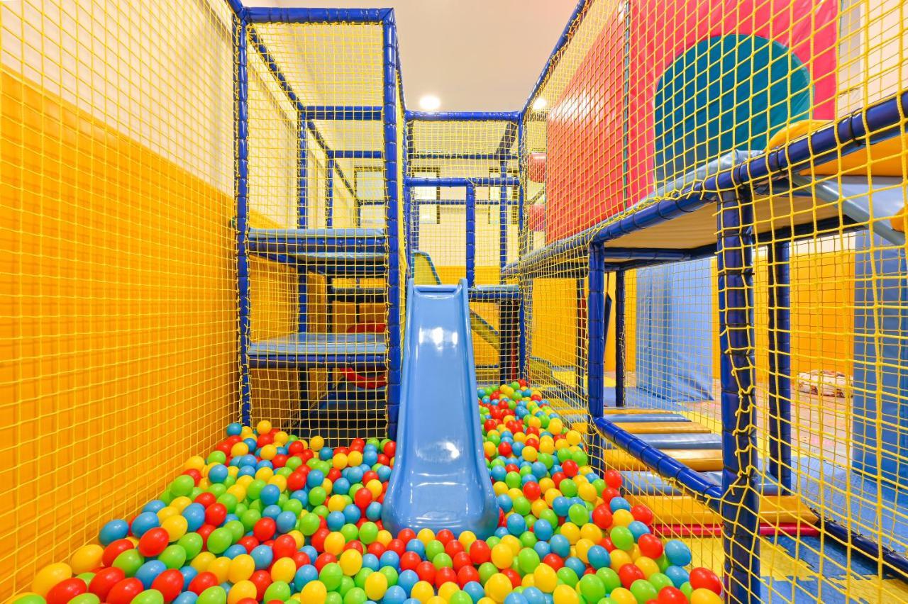 Grand Hotel Velingrad Eksteriør bilde A ball pit at a children's indoor playground