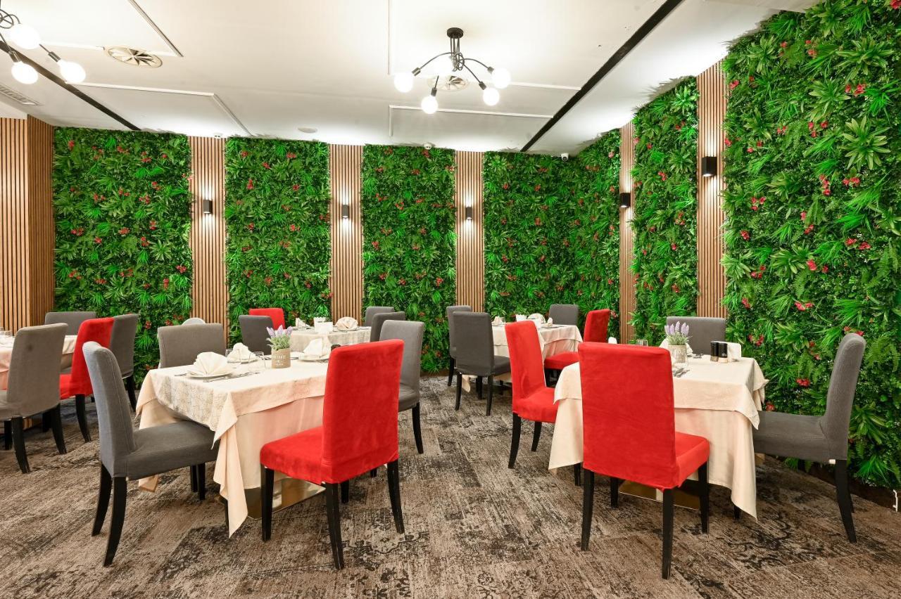 Grand Hotel Velingrad Eksteriør bilde Interior of the restaurant