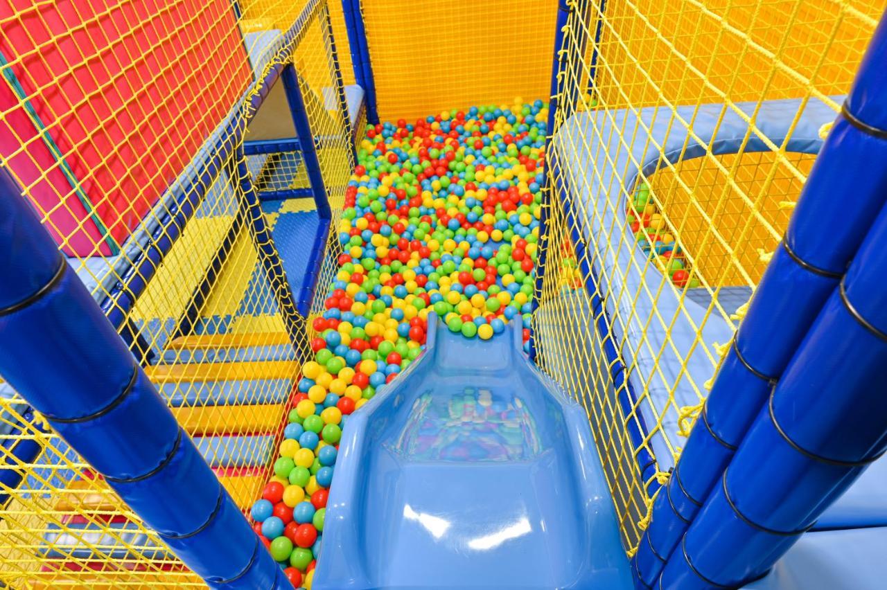 Grand Hotel Velingrad Eksteriør bilde A ball pit at a playground