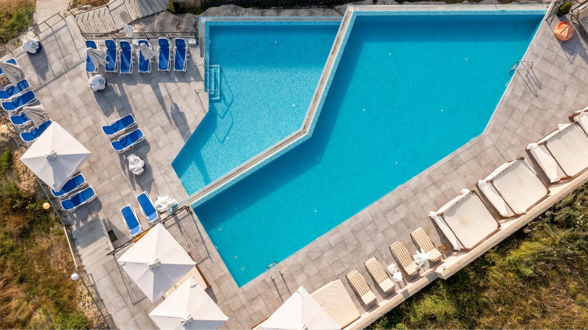 Grand Hotel Velingrad Eksteriør bilde Aerial view of a swimming pool